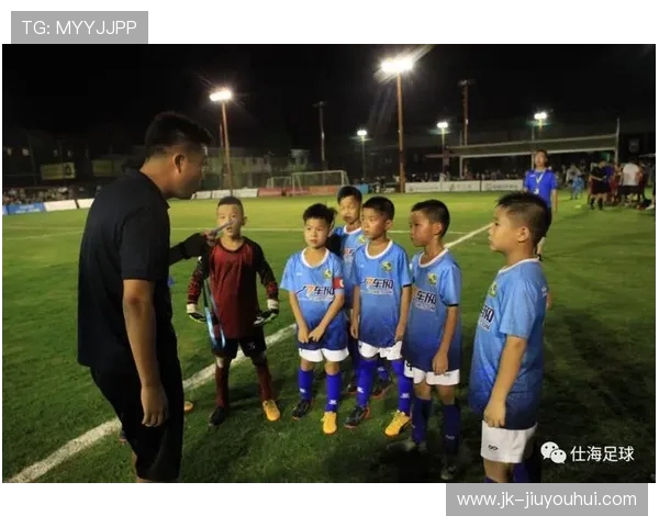 足球场上用棍子击球的全新玩法探索与规则解读